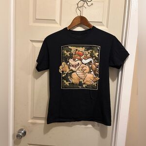 Black Graphic T-Shirt featuring Bowser from Super Mario Bros- size medium